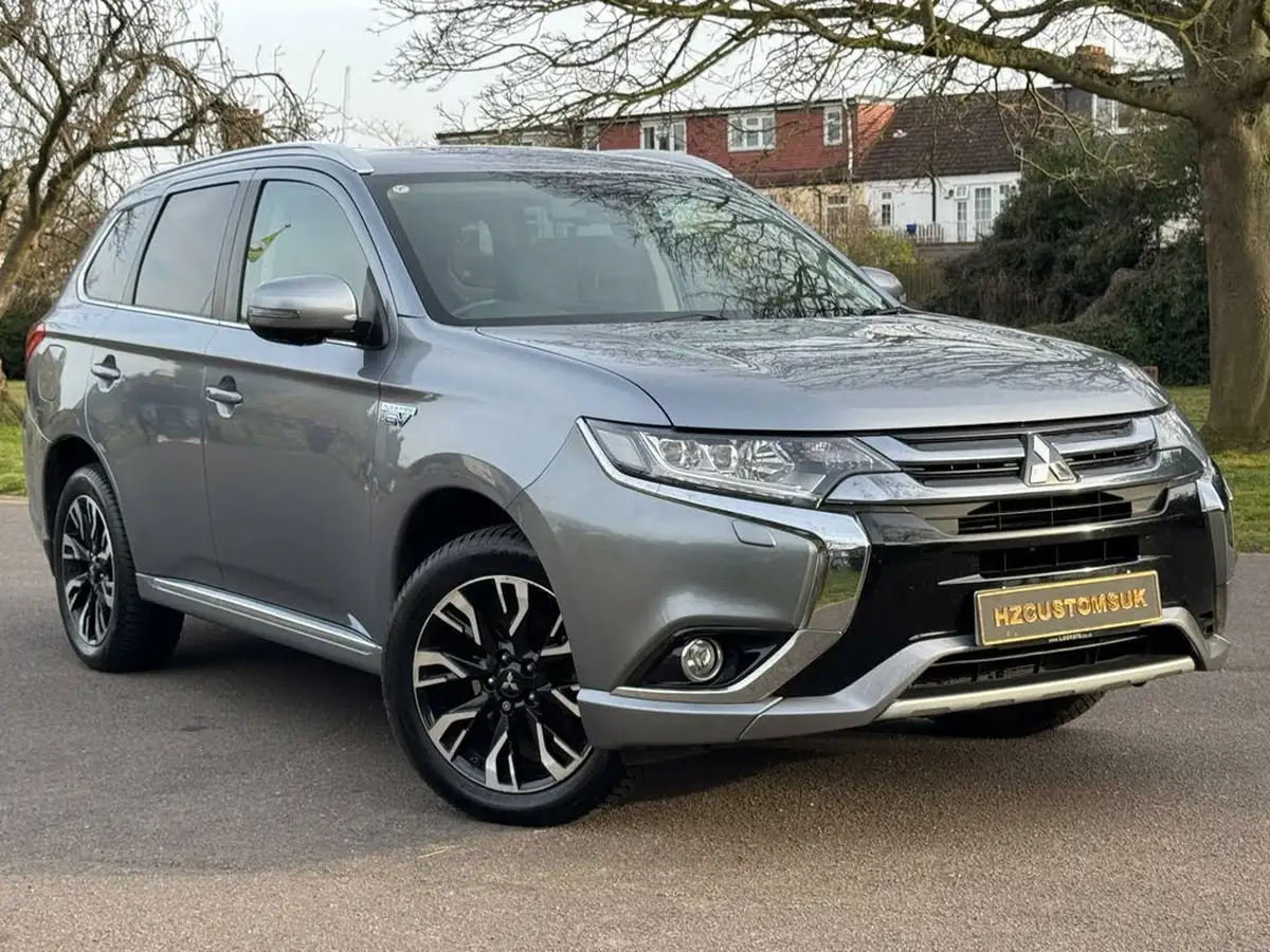 2016-mitsubishi-outlander-20-gx4h-phev-big-0