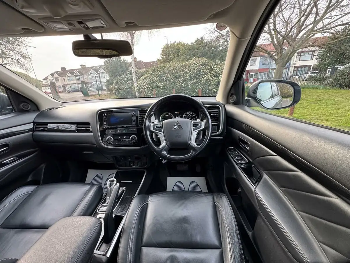 2016-mitsubishi-outlander-20-gx4h-phev-big-48