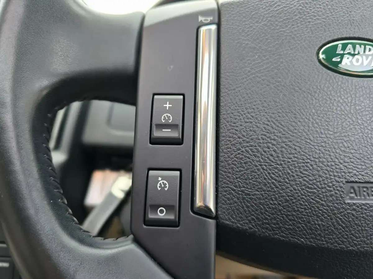 2011-land-rover-freelander-2-32-4x4-big-36