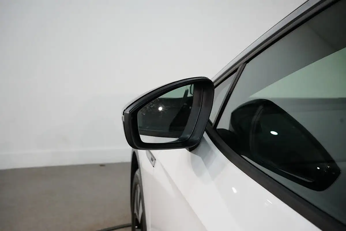 2021-volkswagen-id4-e-first-edition-big-18