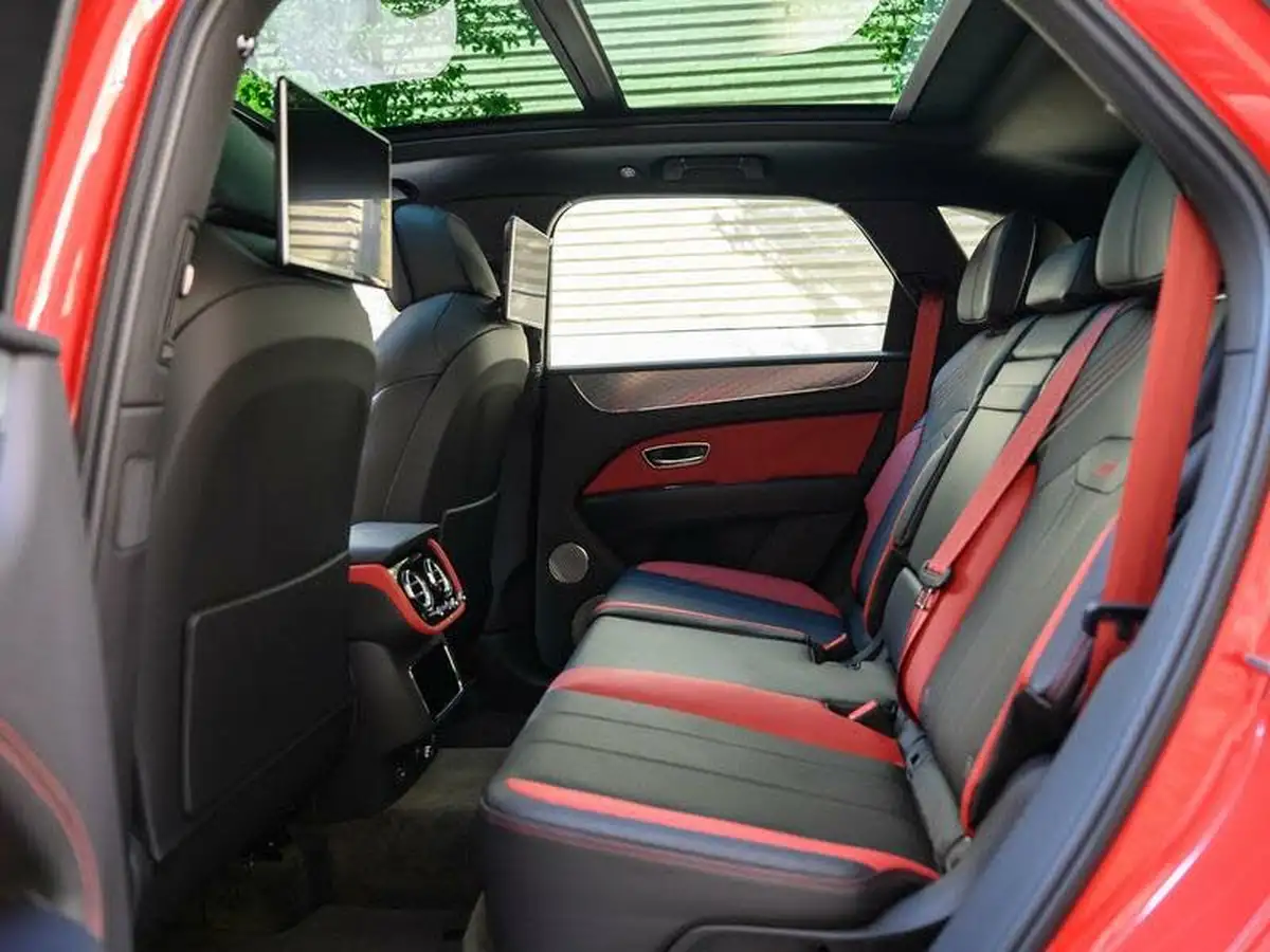 2022-bentley-bentayga-40-v8-big-14