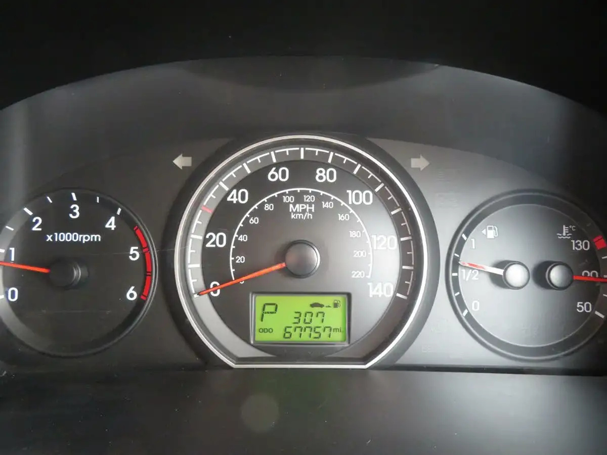 2012-hyundai-i800-25td-style-25crdi-170ps-auto-big-21