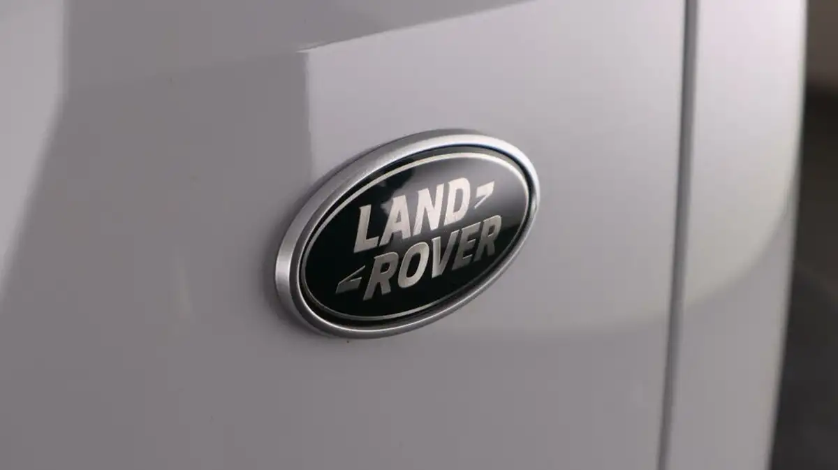 2022-land-rover-range-rover-evoque-15-p300e-r-dynamic-s-big-19