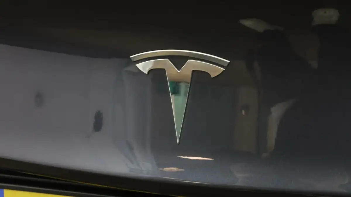2020-tesla-model-3-e-long-range-big-19