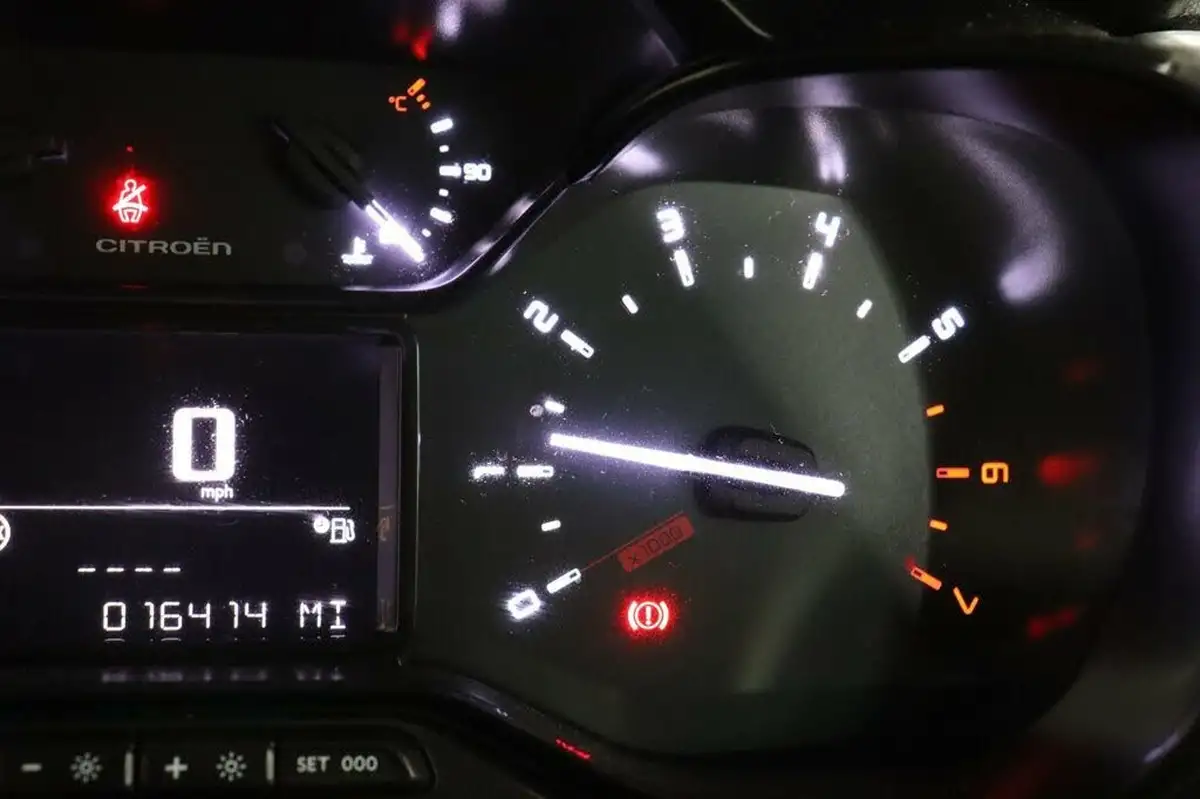 2022-citroen-c3-12-puretech-sense-big-21