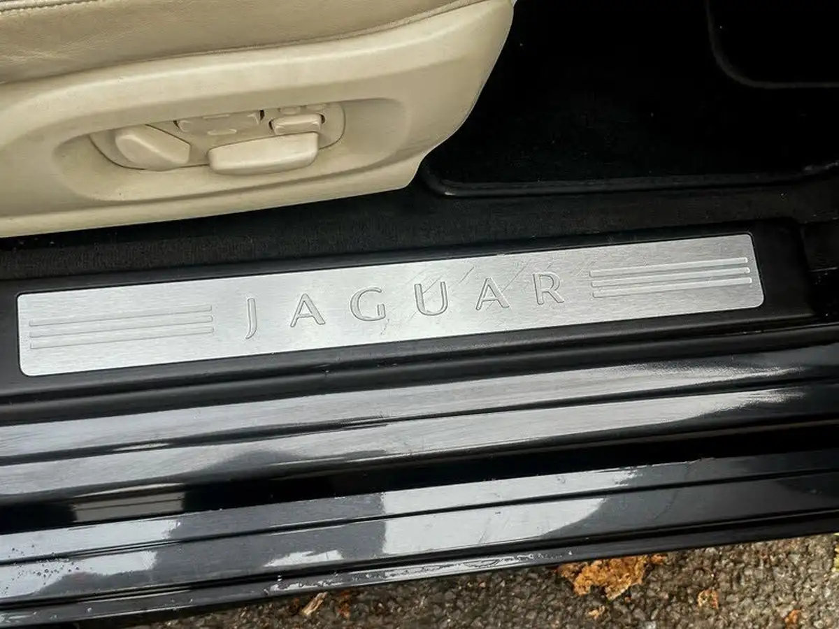 2011-jaguar-xf-50-xfr-big-37