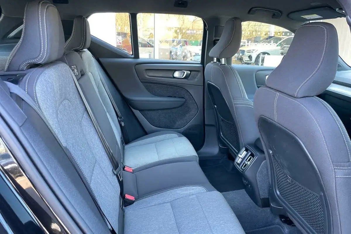 2023-volvo-xc40-20-b3-plus-big-21