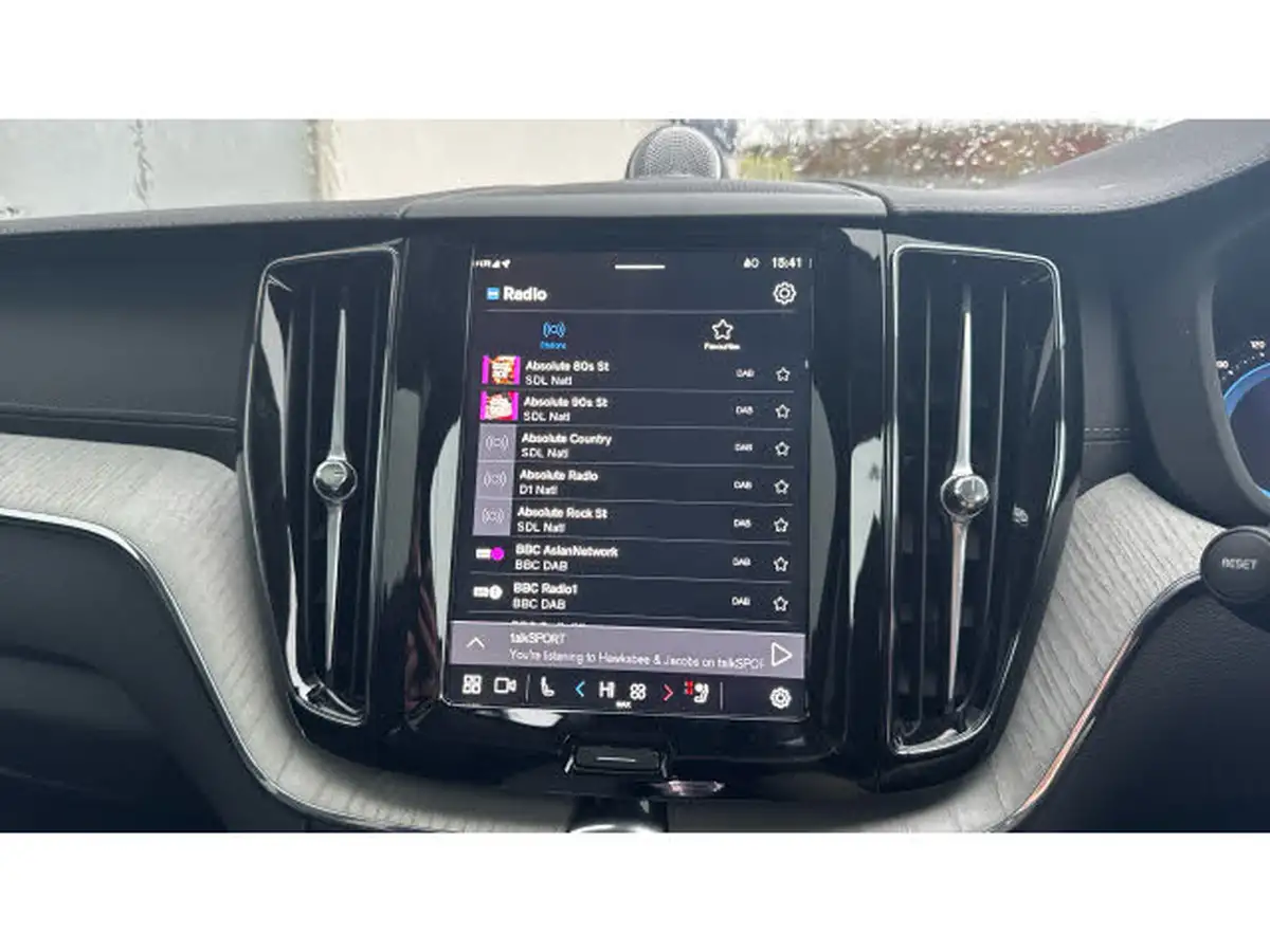 2024-volvo-xc60-20-t8-ultra-dark-big-33