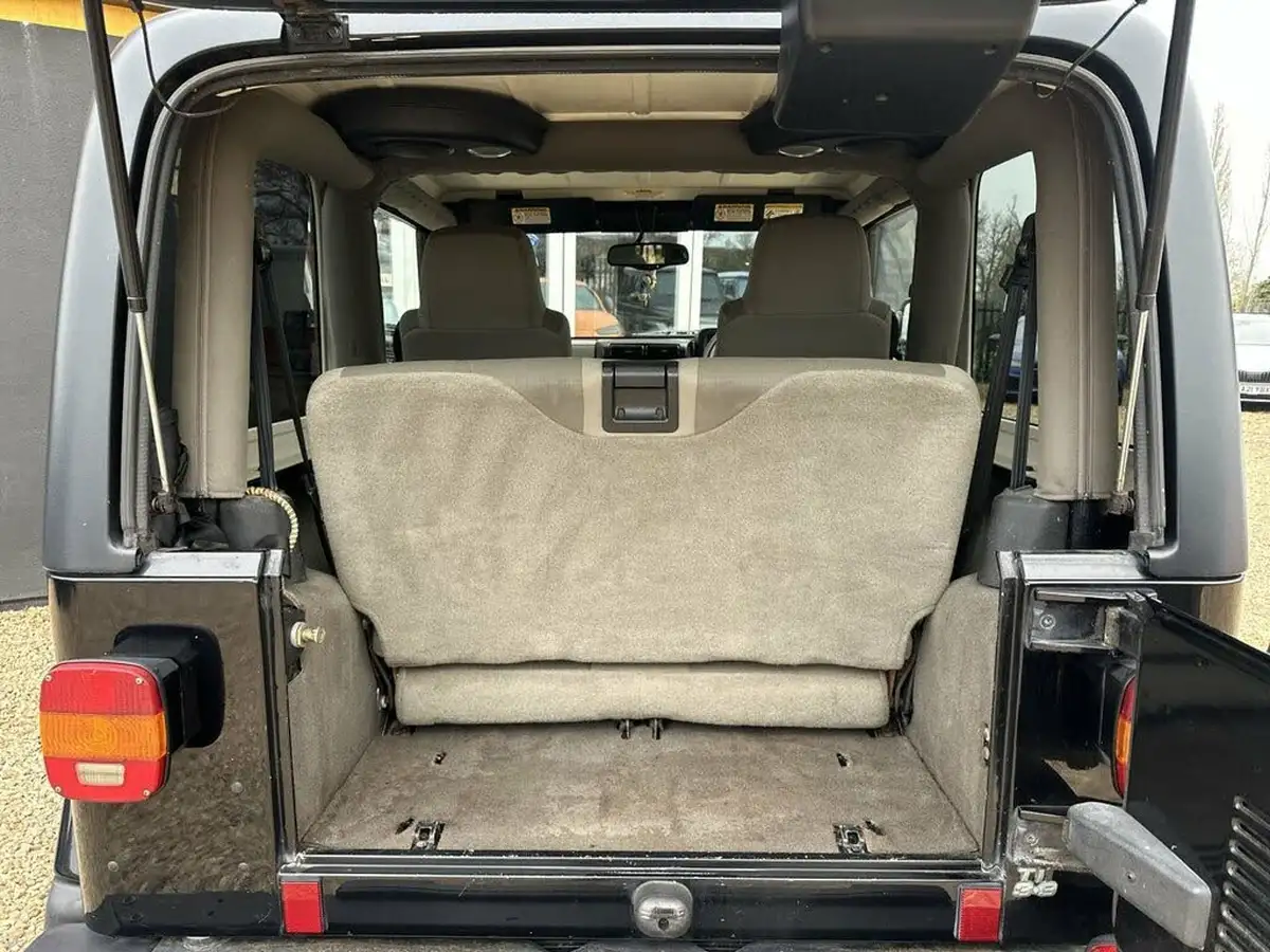 2004-jeep-wrangler-40-sahara-big-1
