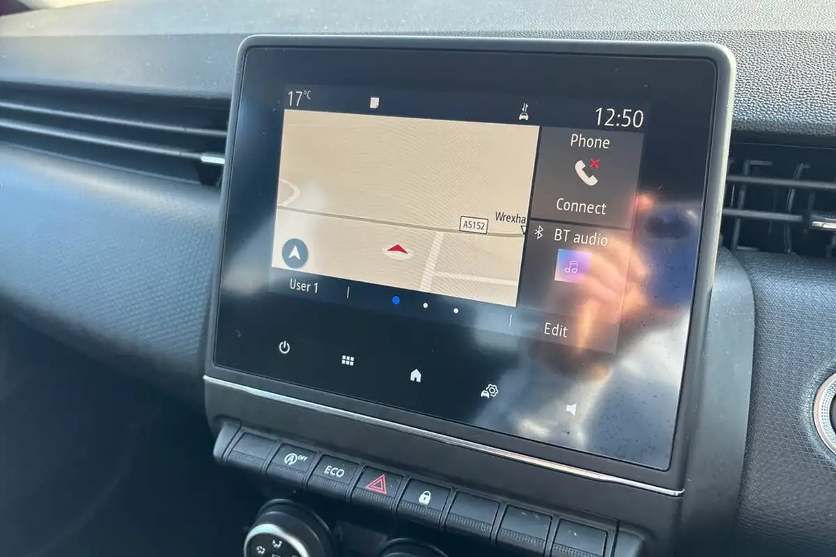 2020-renault-clio-10-sce-iconic-75bhp-big-19