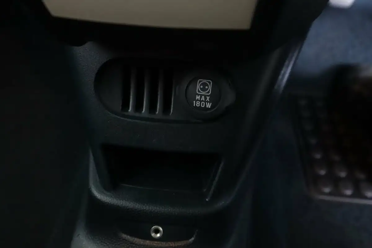 2009-ford-ka-12-studio-big-32