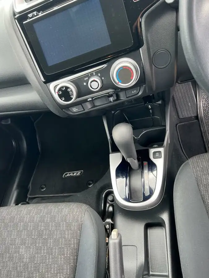 2016-honda-jazz-13-i-vtec-se-cvt-big-26