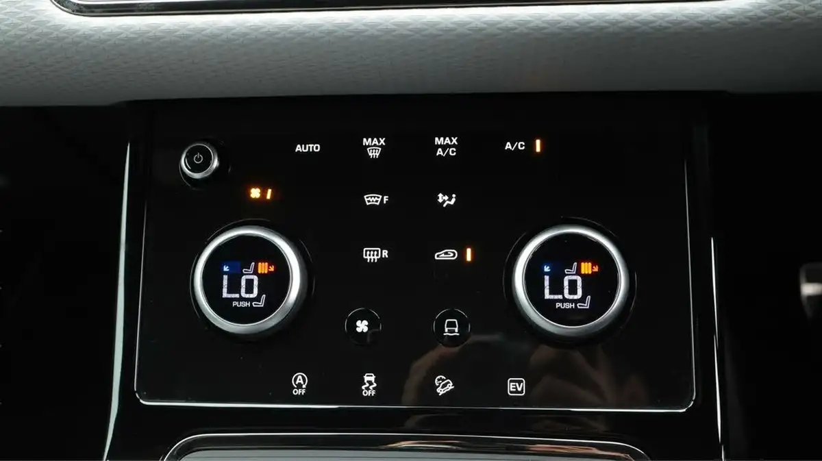 2022-land-rover-range-rover-evoque-15-p300e-r-dynamic-s-big-12