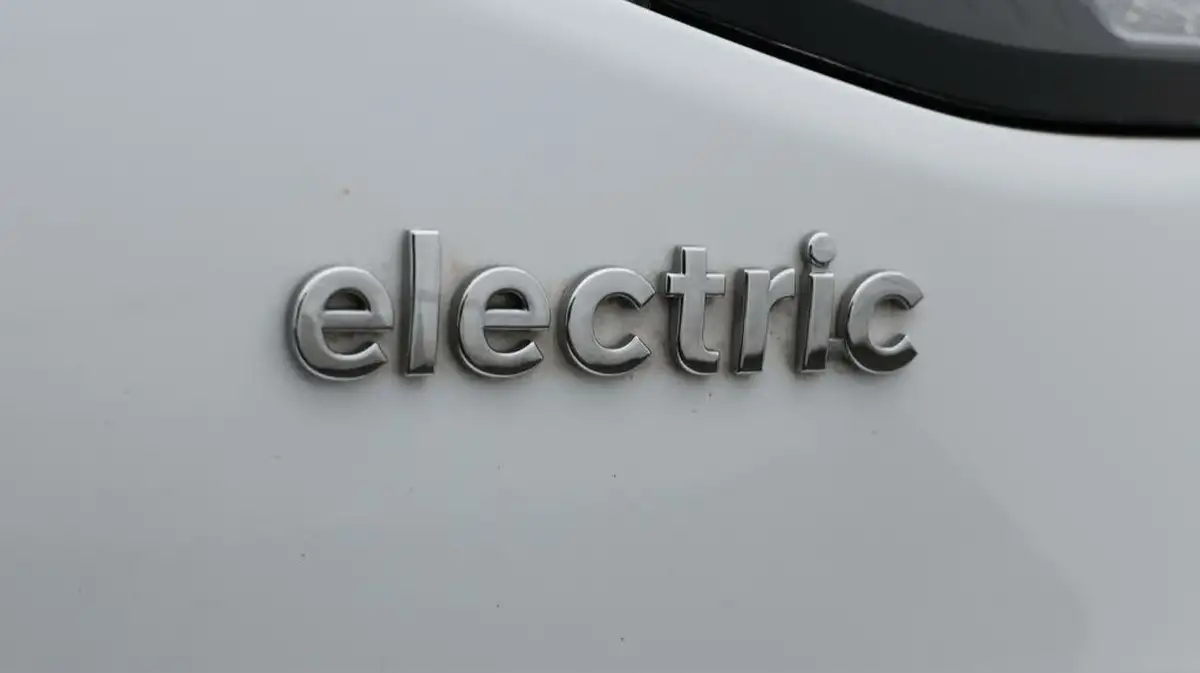 2021-hyundai-ioniq-e-premium-se-electric-100kw-big-24