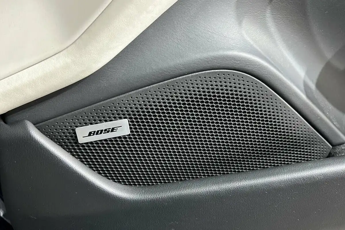 2020-porsche-taycan-e-turbo-big-37