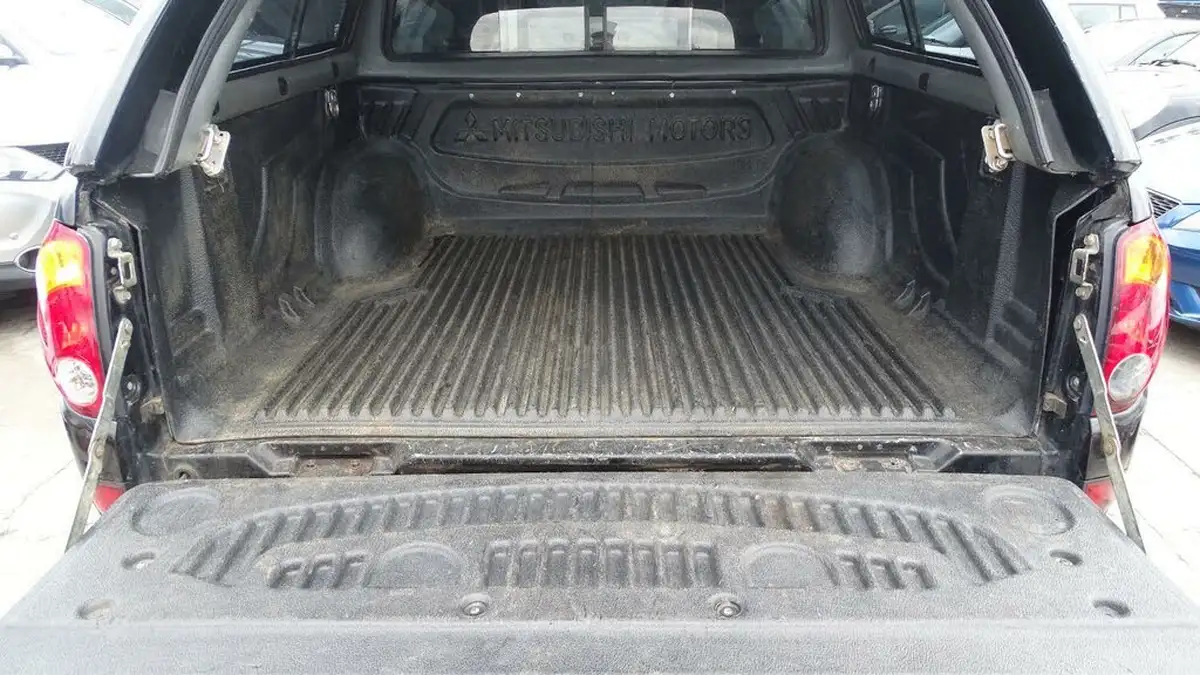 2010-mitsubishi-l200-25td-trojan-big-34