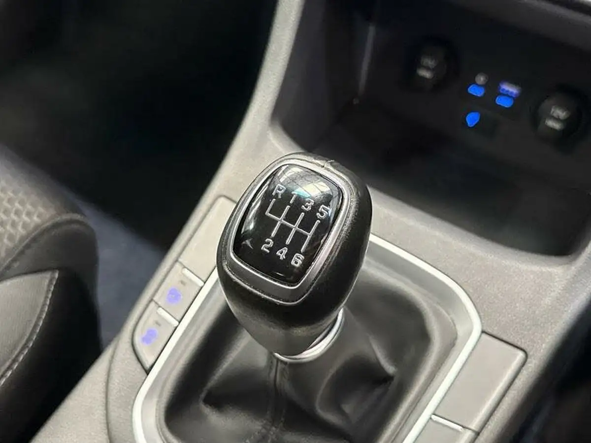 2019-hyundai-i30-10-t-gdi-se-nav-hatchback-big-21