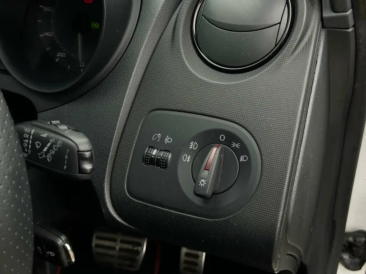 2010-seat-ibiza-14-bocanegra-big-27
