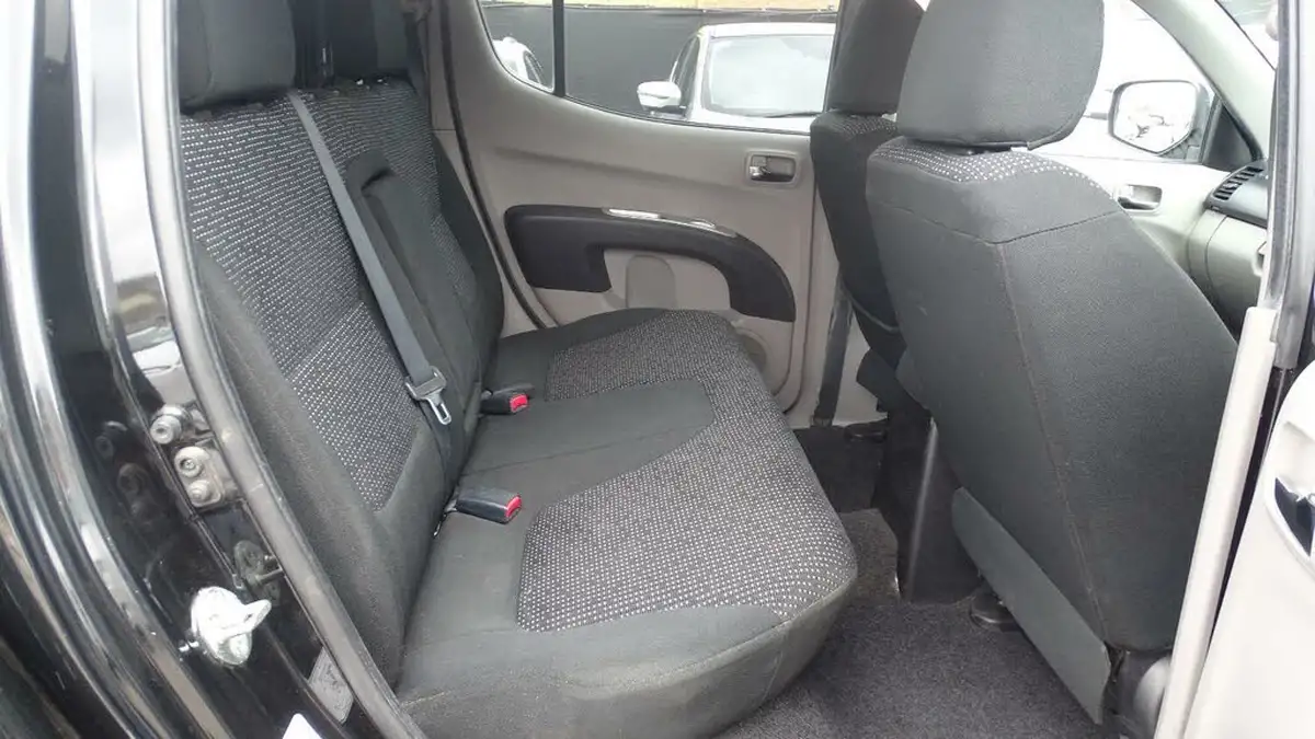 2010-mitsubishi-l200-25td-trojan-big-30