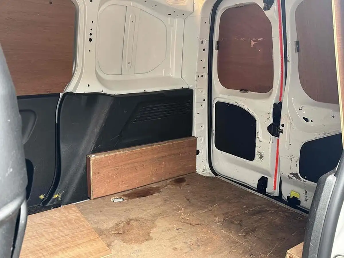 2019-peugeot-partner-15-bluehdi-1000-professional-100ps-eu6dt-panel-big-21