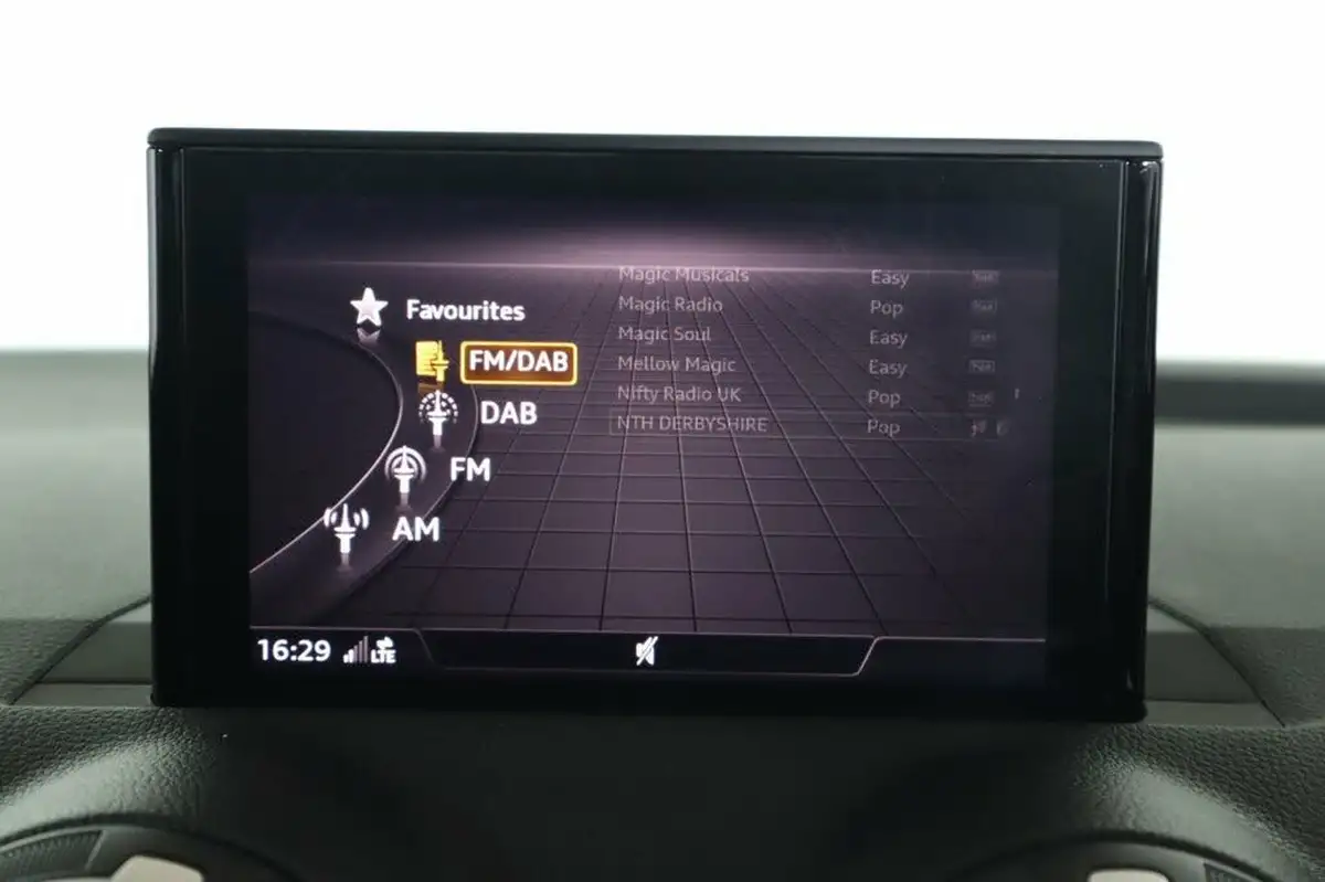 2018-audi-q2-16tdi-s-line-115ps-big-40