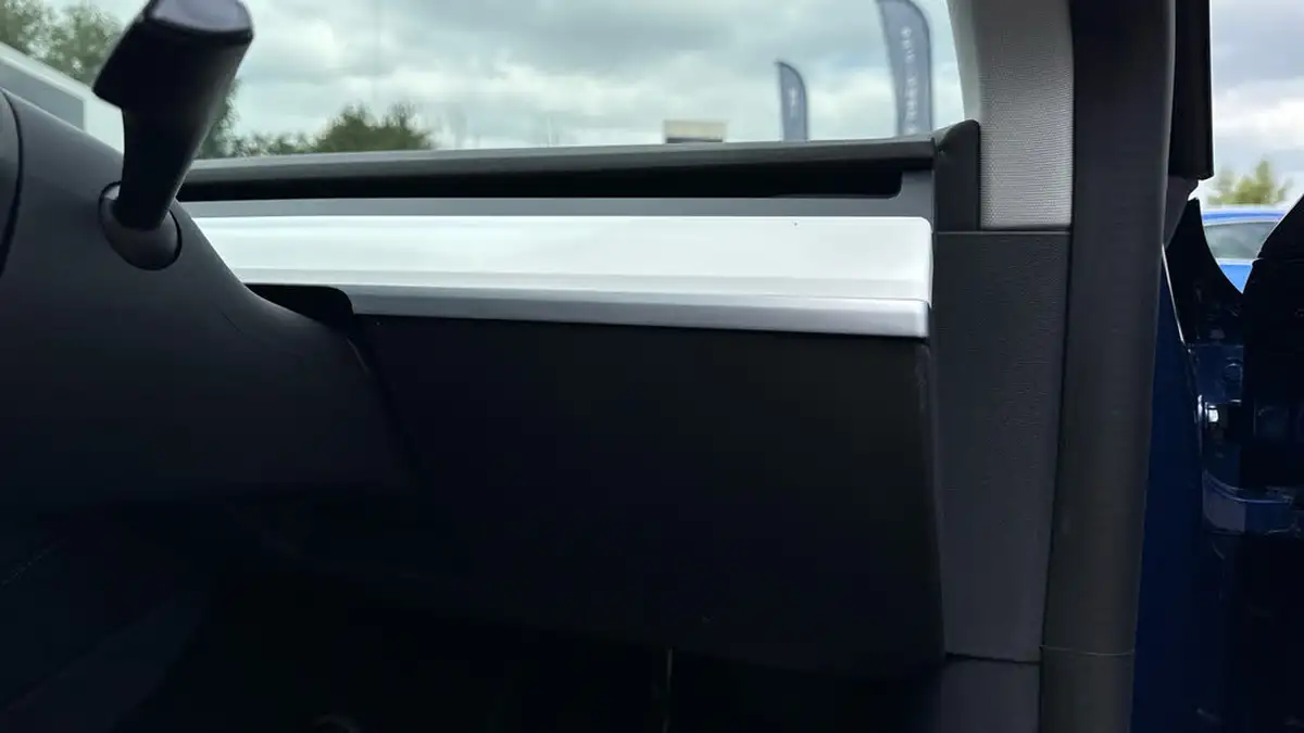 2023-tesla-model-y-e-performance-big-24