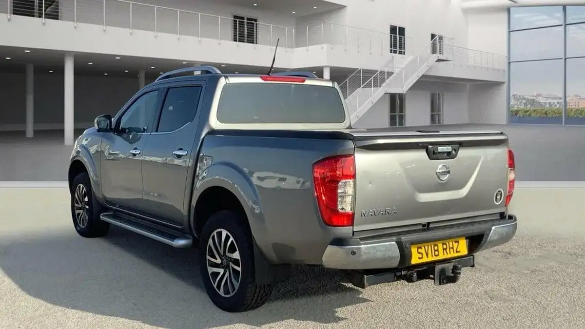 2018-nissan-navara-23dci-tekna-auto-big-7