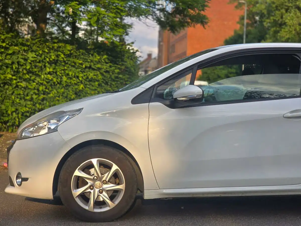 2013-peugeot-208-12-active-3d-big-17