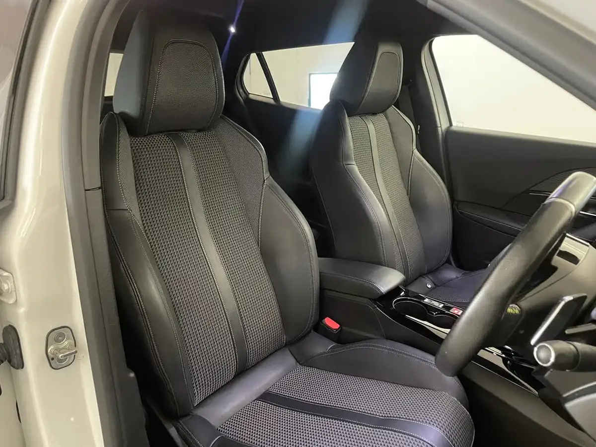 2020-peugeot-2008-suv-12-puretech-gt-line-eat8-big-15