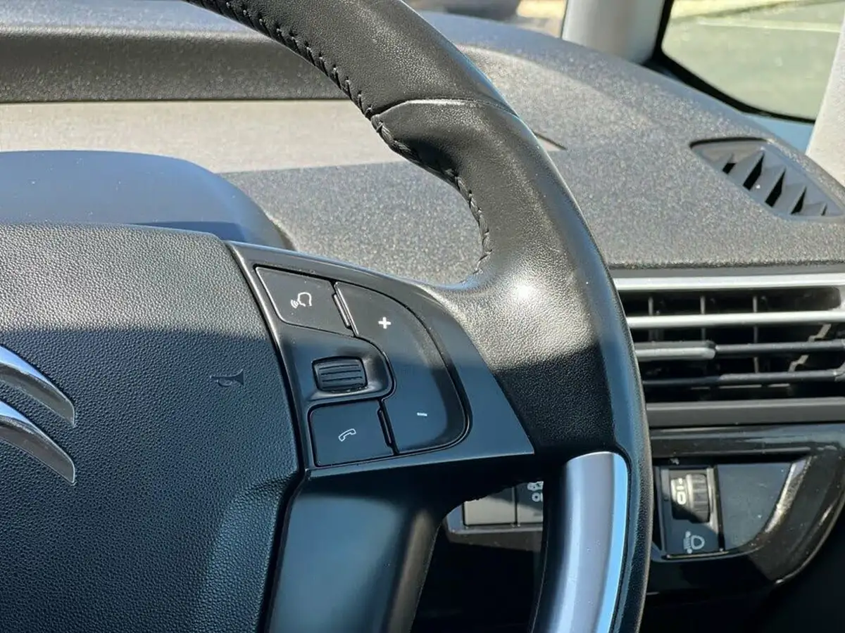 2018-citroen-grand-c4-spacetourer-12-puretech-feel-big-18