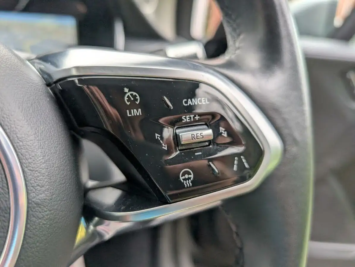 2019-jaguar-i-pace-ev400-se-big-36