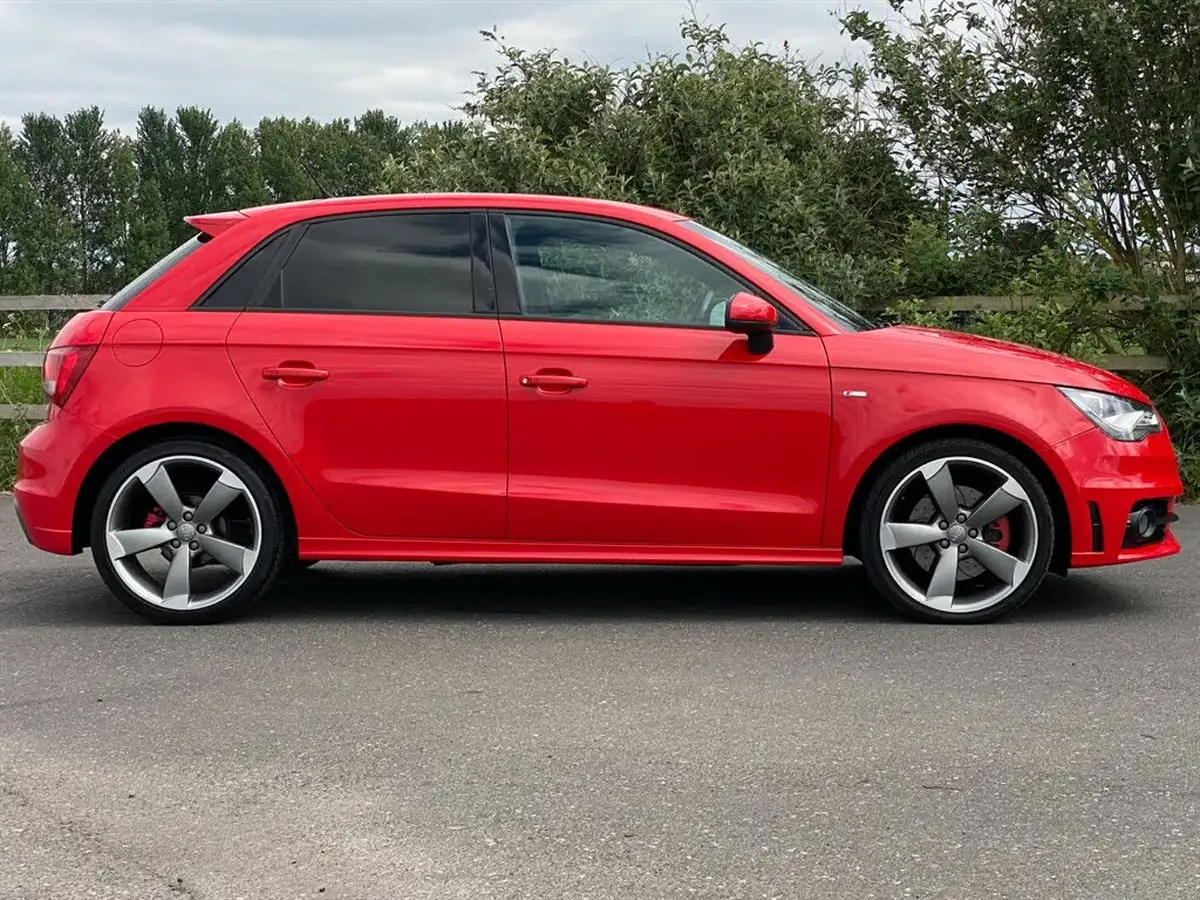 2013-audi-a1-20td-black-edition-sportback-5d-big-13
