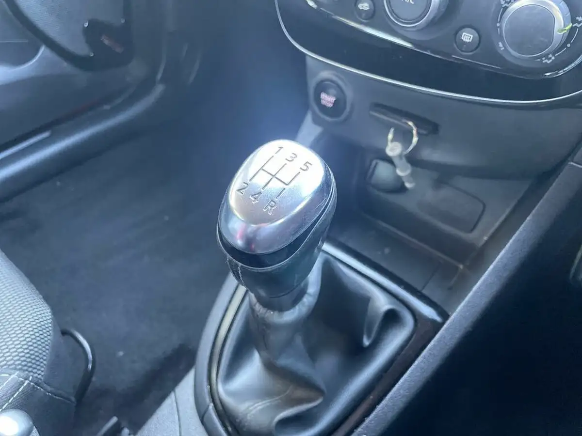 2017-renault-clio-12-dynamique-nav-big-18