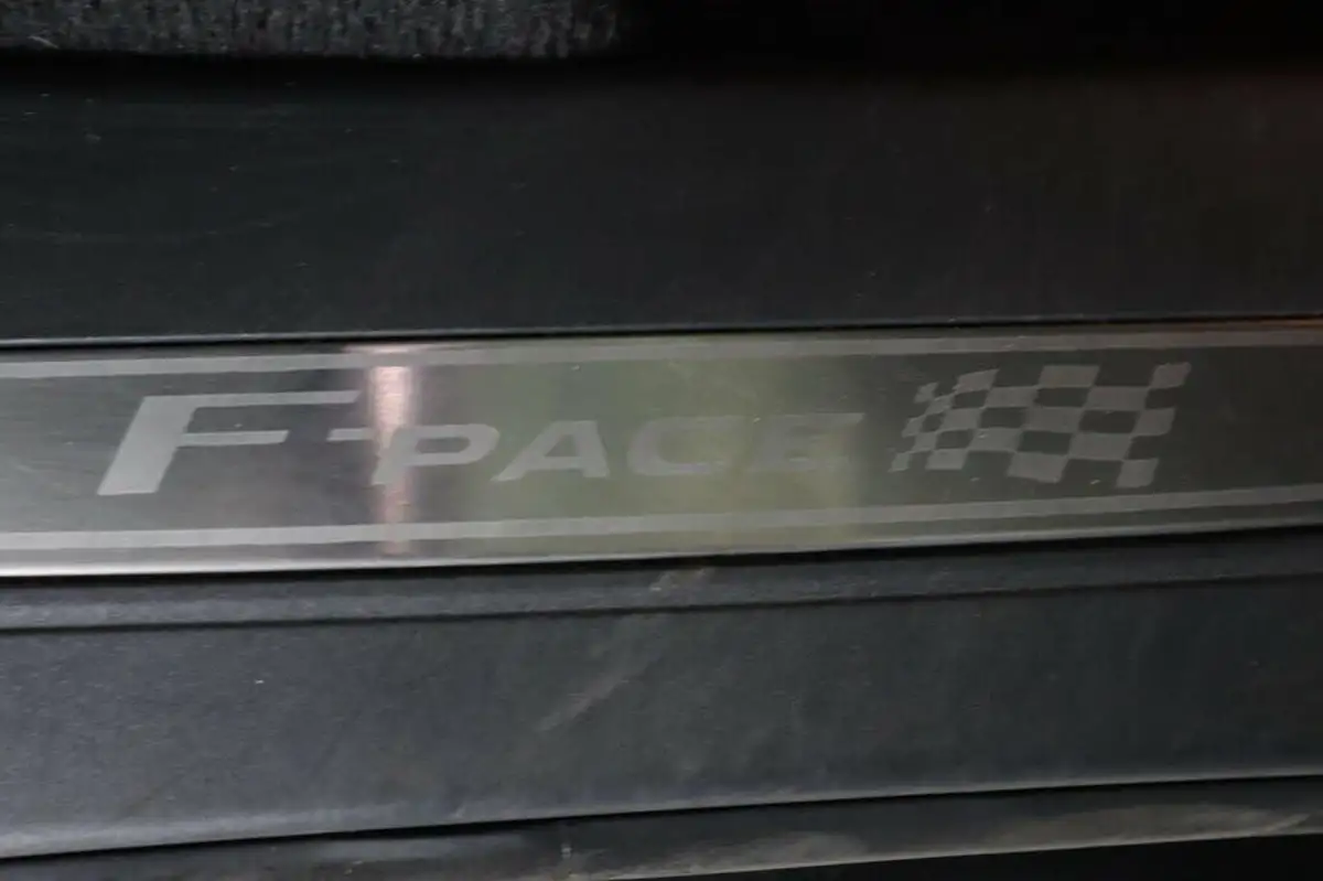 2020-jaguar-f-pace-20-i4d-chequered-flag-240ps-big-44