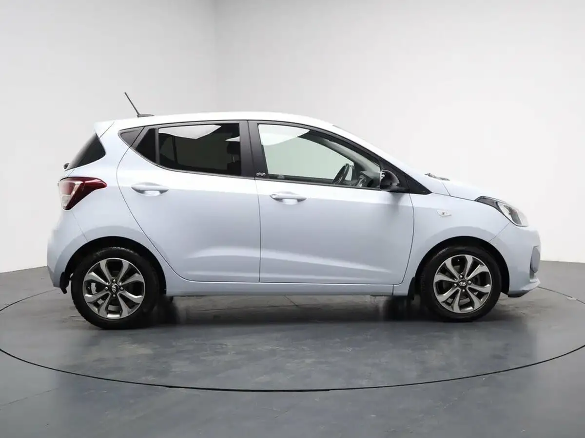 2019-hyundai-i10-10-play-big-13