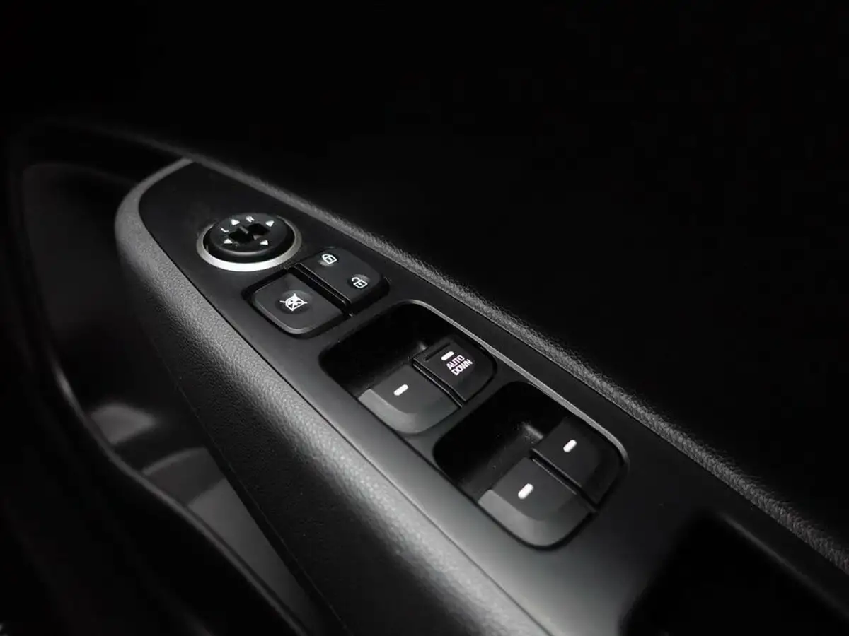 2019-hyundai-i10-10-play-big-37