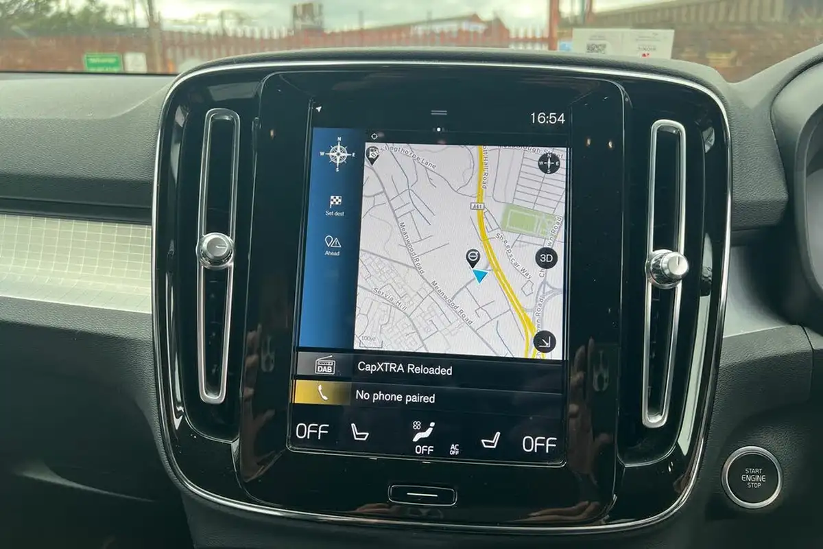 2022-volvo-xc40-15-t4-plus-big-14
