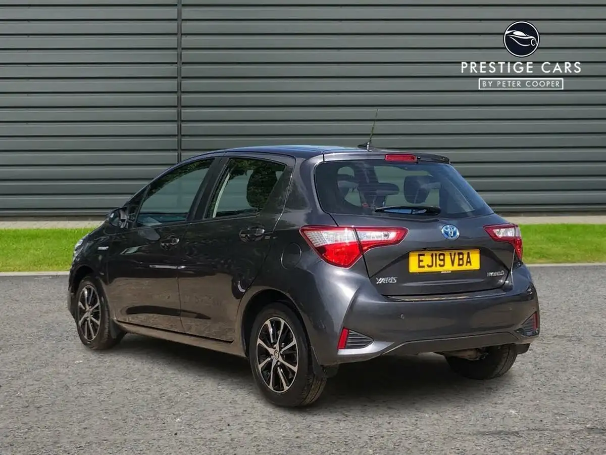2019-toyota-yaris-15-vvt-i-icon-tech-98bhp-hybrid-1497cc-e-cvt-big-2