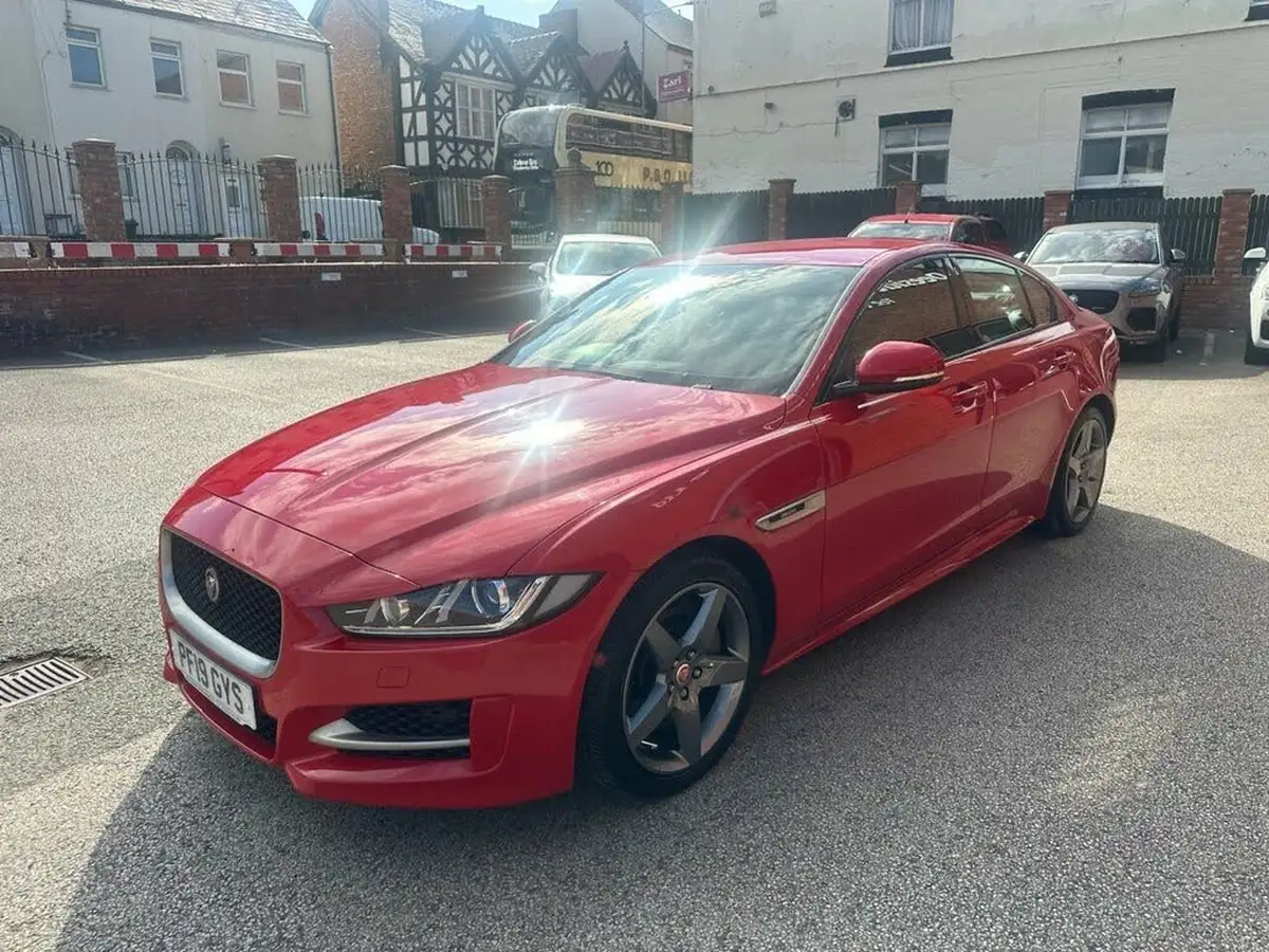 2019-jaguar-xe-20i-r-sport-200ps-big-3