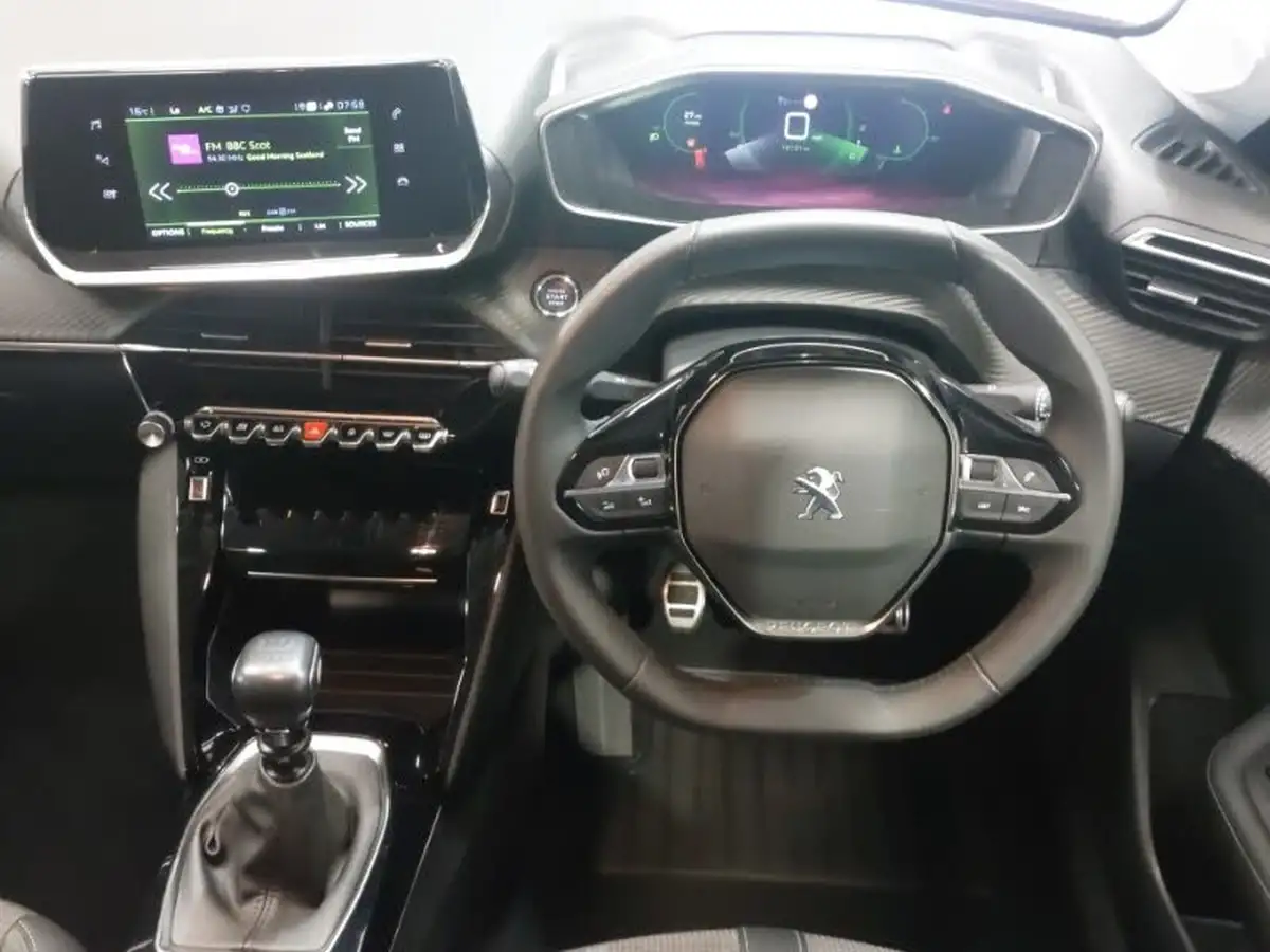 2023-peugeot-208-12-puretech-allure-premium-100ps-big-6