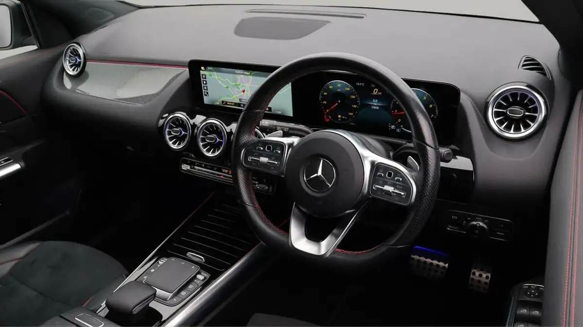 2022-mercedes-benz-gla-class-13-gla-180-amg-line-premium-big-9