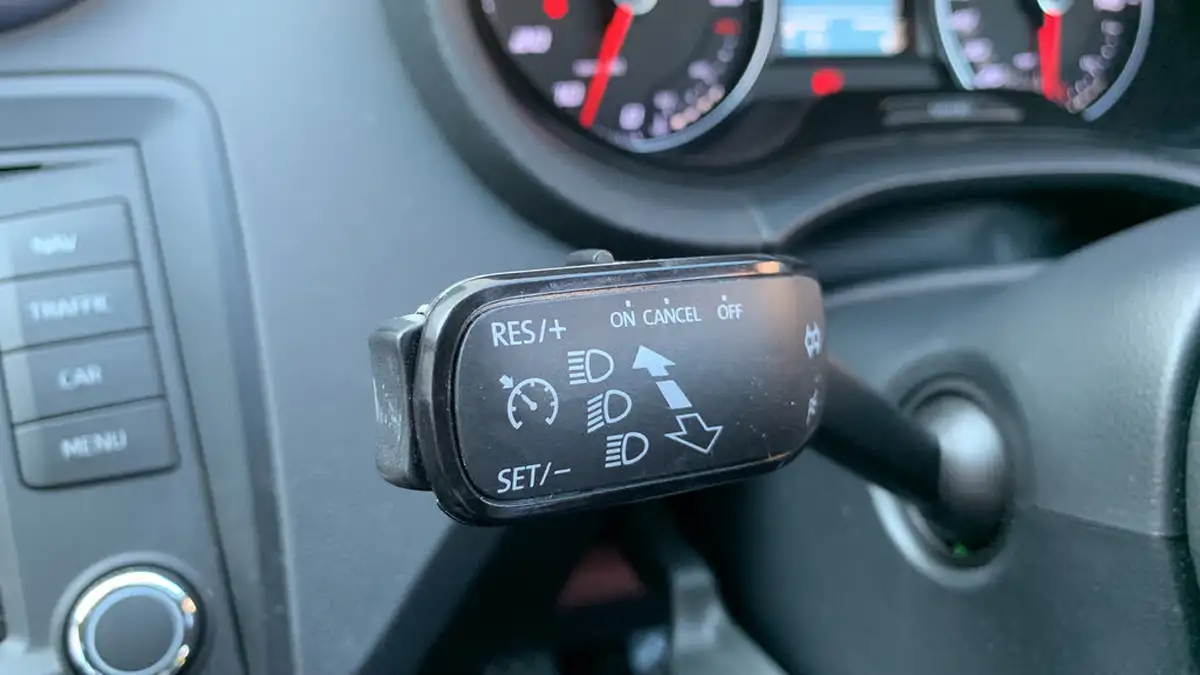 2015-seat-ibiza-12-tsi-connect-sportcoupe-3d-big-26