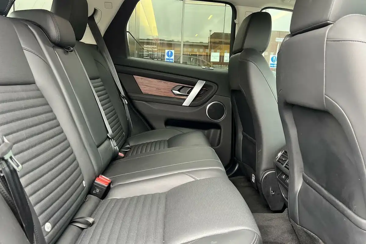 2024-land-rover-discovery-sport-20-d200-s-big-16