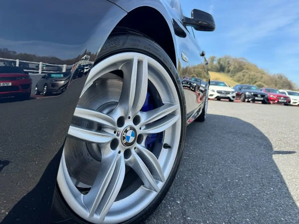 2010-bmw-5-series-44-550i-m-sport-big-27