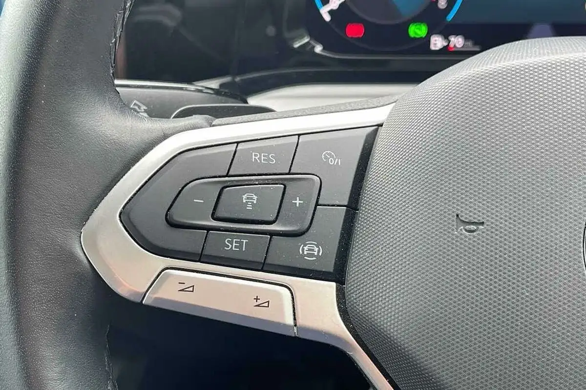 2023-volkswagen-golf-10-etsi-life-estate-big-14