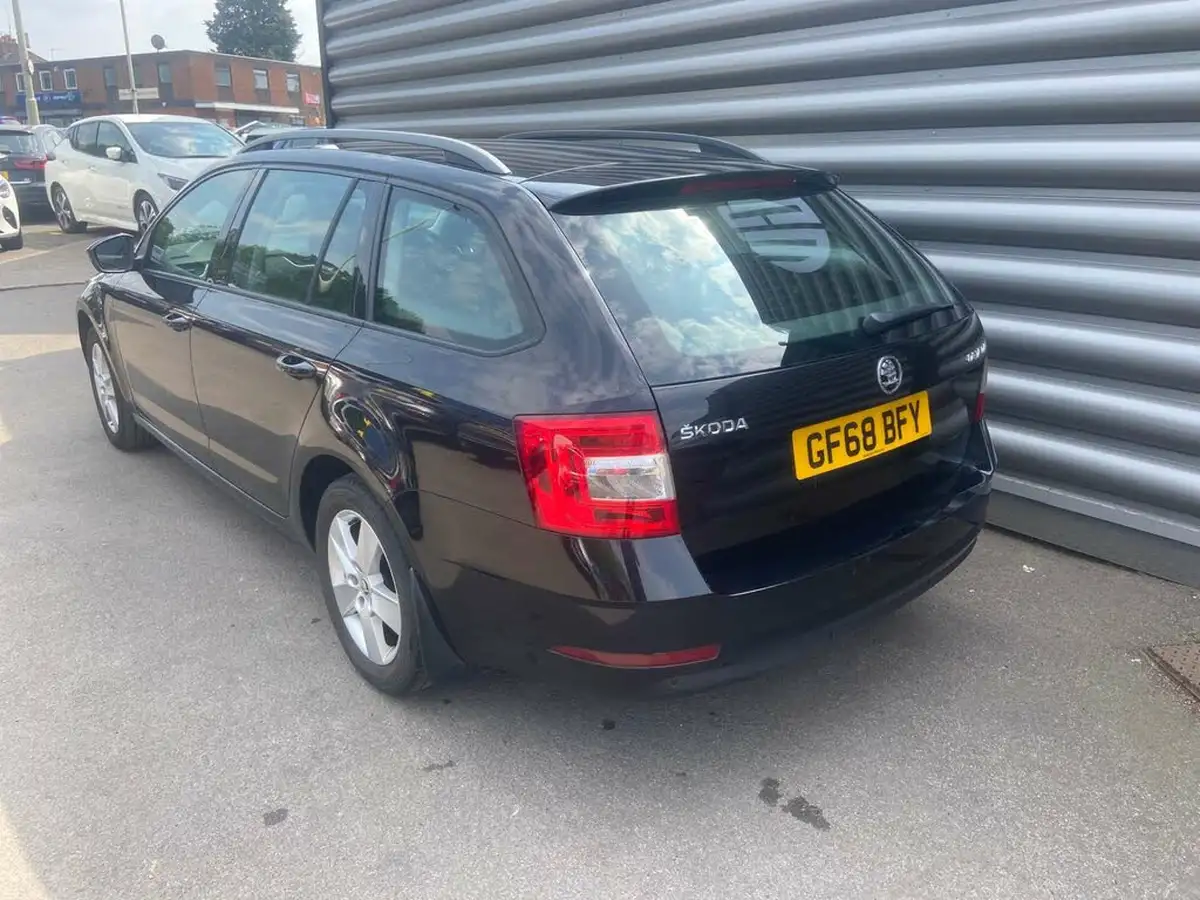 2018-skoda-octavia-16tdi-se-scr-estate-dsg-big-8