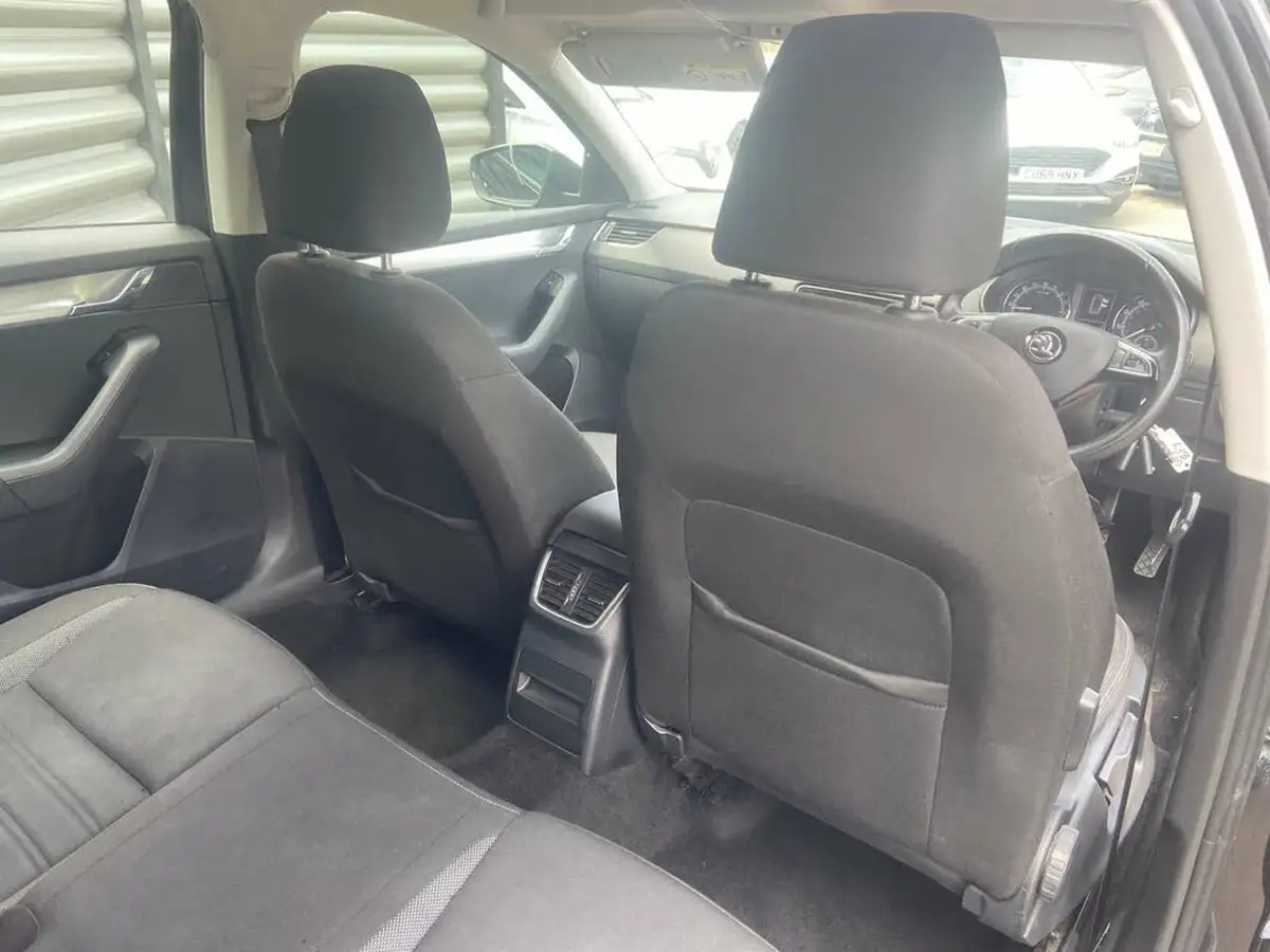 2018-skoda-octavia-16tdi-se-scr-estate-dsg-big-32