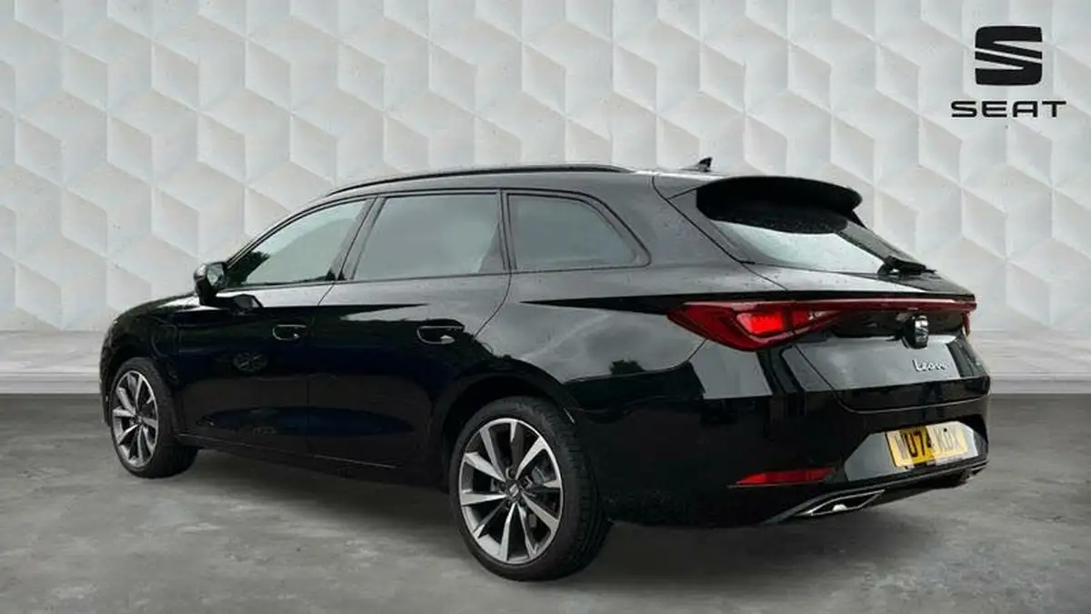 2024-seat-leon-14-e-hybrid-fr-sport-estate-big-2