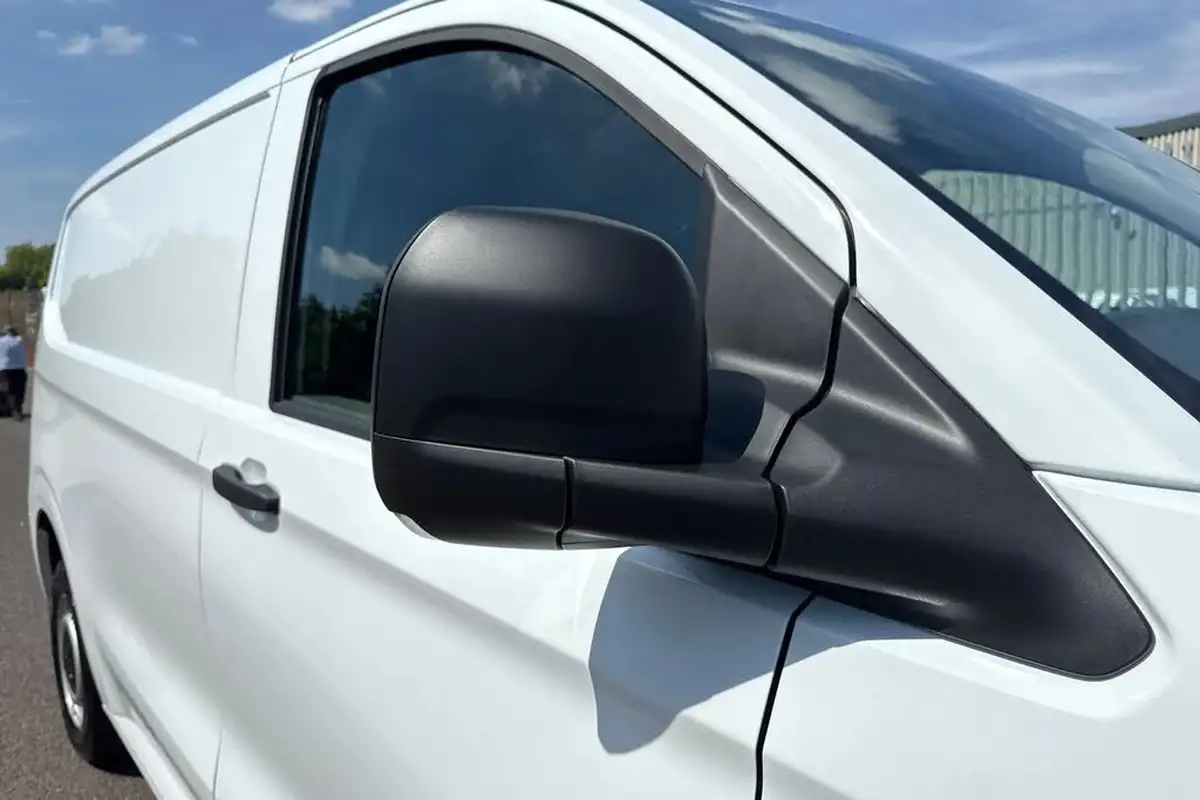 2025-volkswagen-transporter-20tdi-t30-commerce-plus-bmt-swb-150pseu6e-big-23