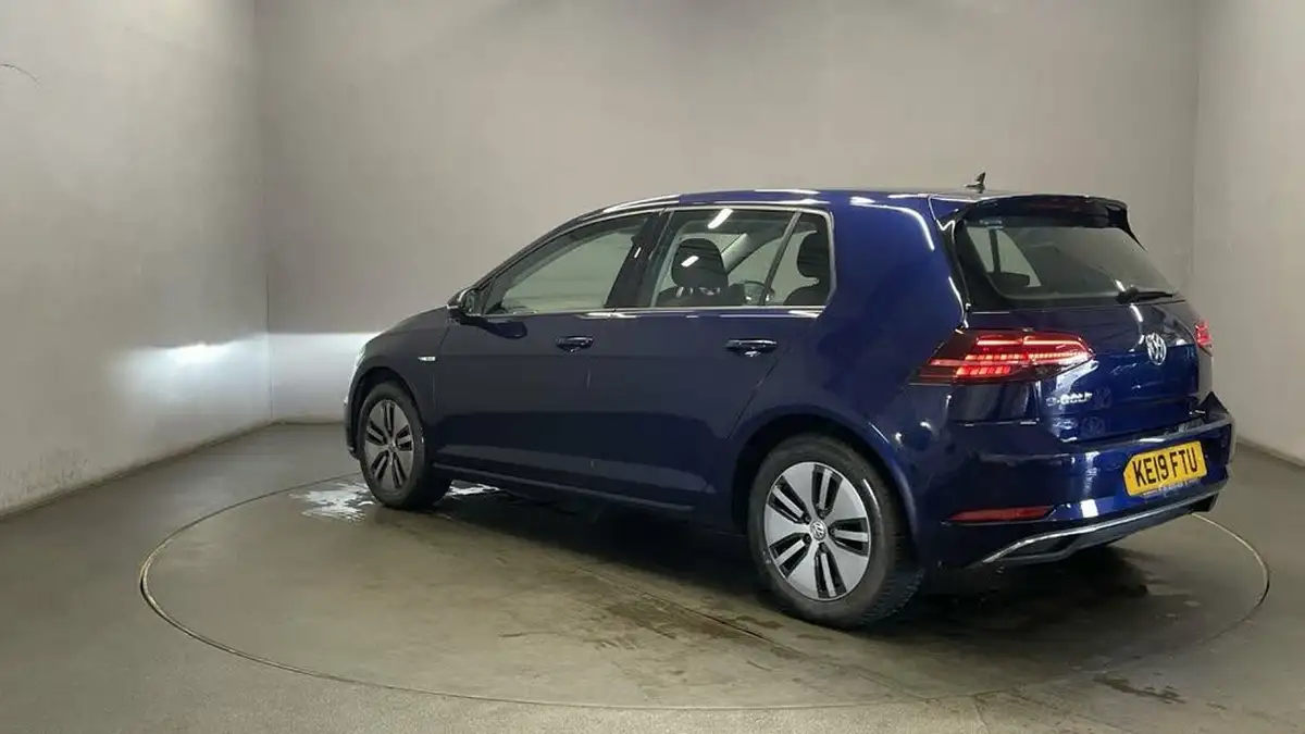 2019-volkswagen-golf-e-e-golf-big-13